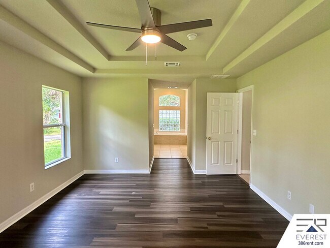 Building Photo - 7 Waywell Pl