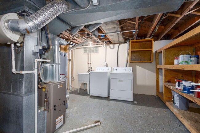 Building Photo - 1608 Whitcomb Ave