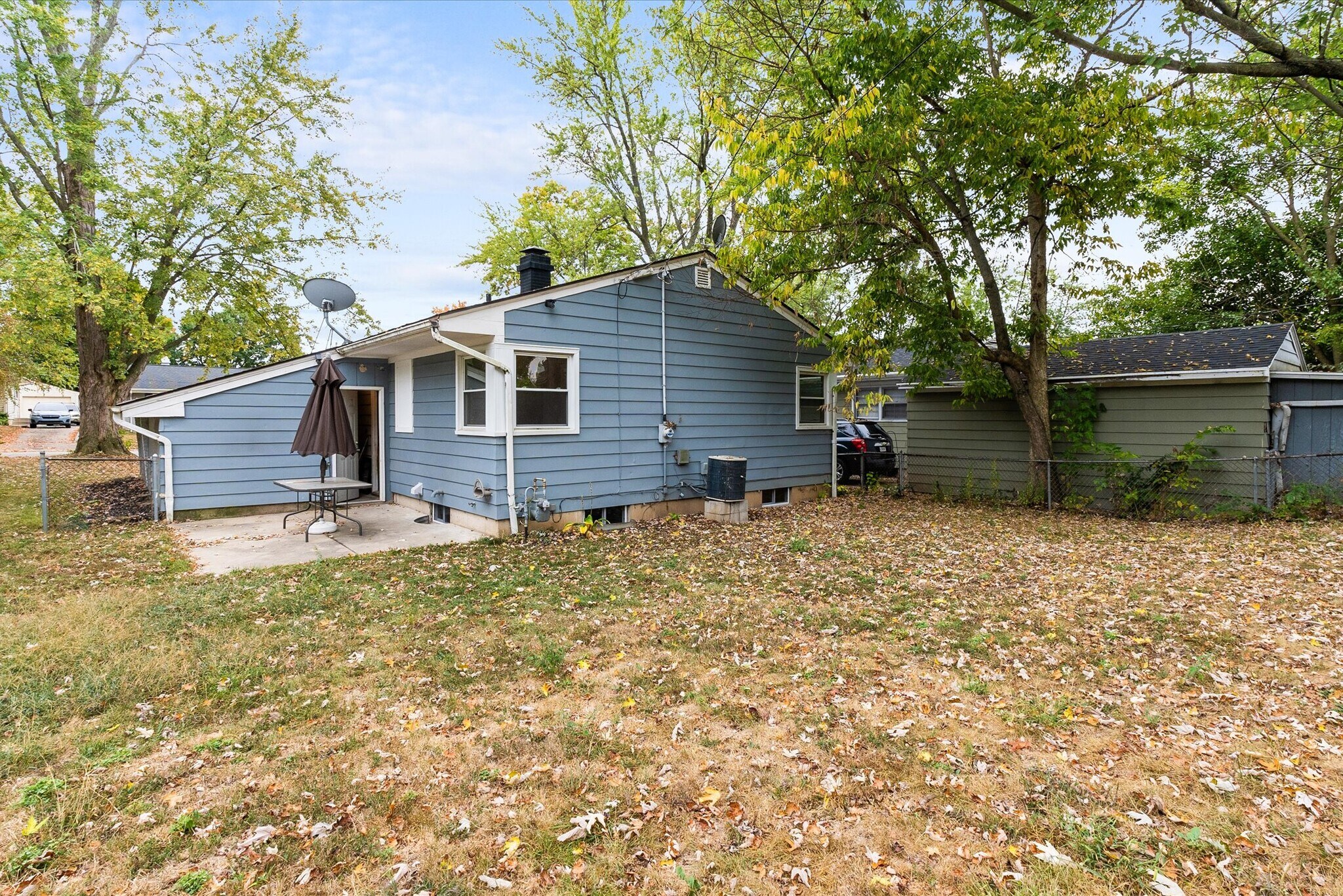 Building Photo - 1027 Curdes Ave