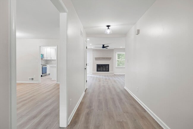 Building Photo - Beautifully Renovated Ranch in Marietta