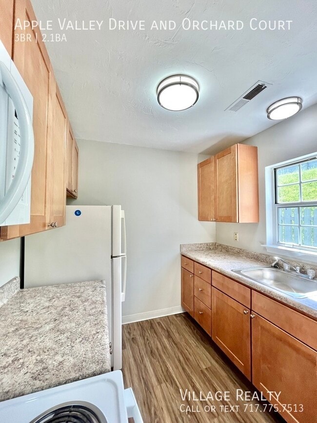 Building Photo - 710 Apple Valley Dr