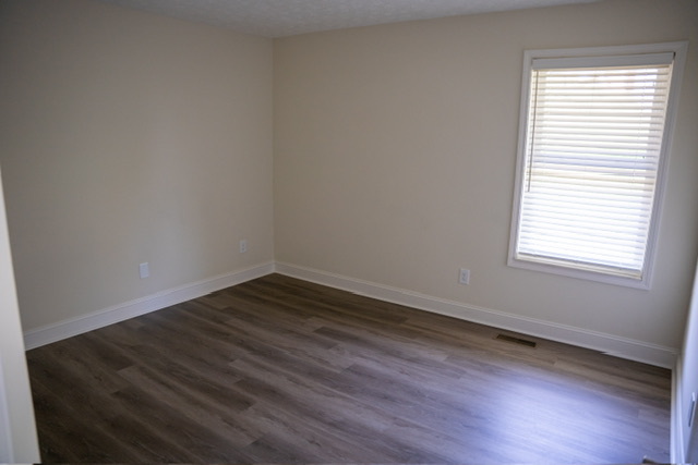 Building Photo - 1142 Paradise Dr