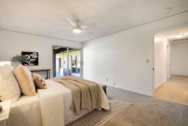 Building Photo - 1096 Corino Real Ct