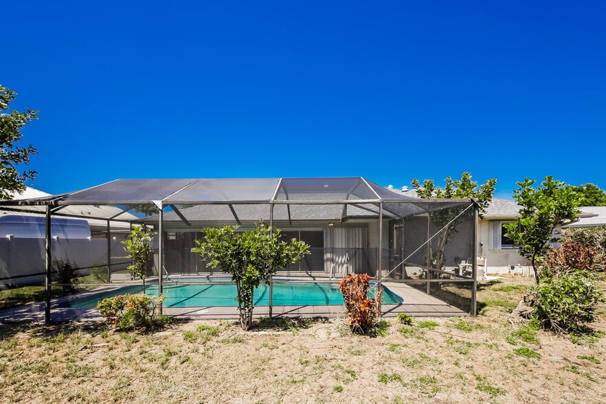 Building Photo - 2130 SE 9th Terrace