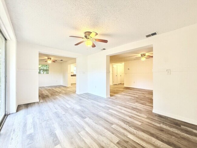 Building Photo - 5707 Quist Dr