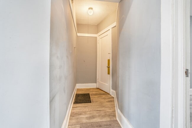 Building Photo - 1707 W Wallen Ave