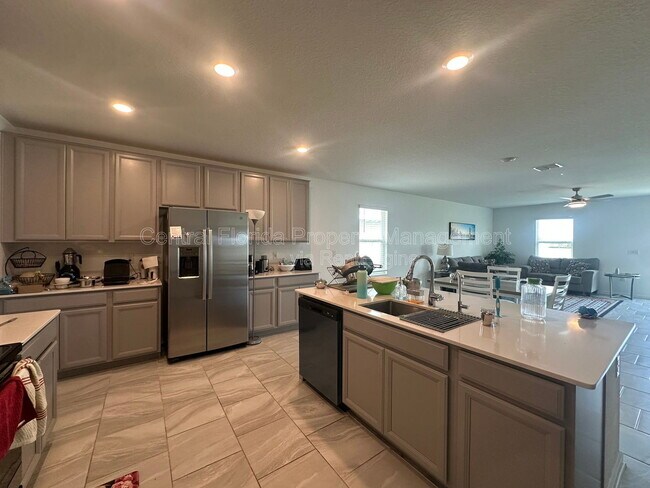 Building Photo - 373 Pineywoods St