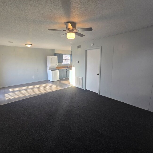 Building Photo - Modern & Spacious Upstairs 1 Bedroom Bungalow - Washer/ Dryer Included!