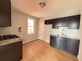 Building Photo - 147 Inslee Pl
