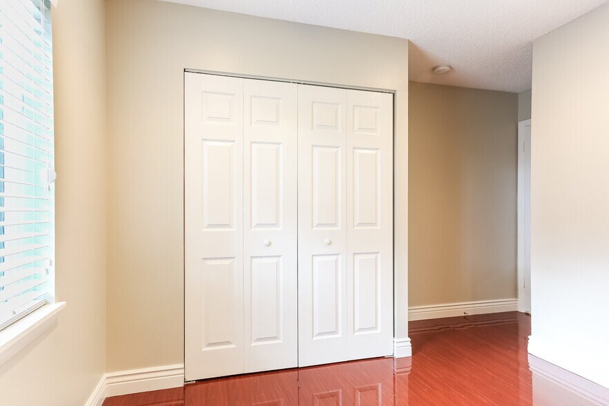 Building Photo - 9842 Spanish Isles Dr