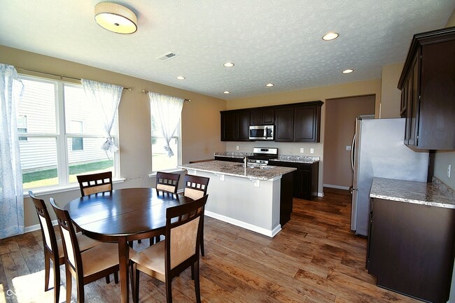 Building Photo - 2327 Creekland Dr