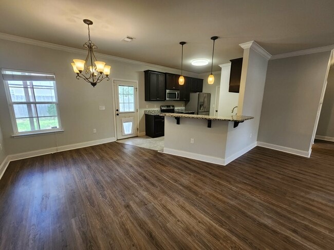 Building Photo - 102 Quince Ave