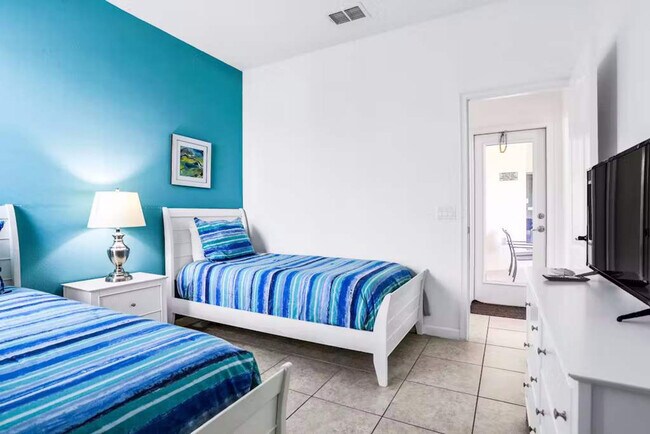 Building Photo - 4140 Oak Tree Dr