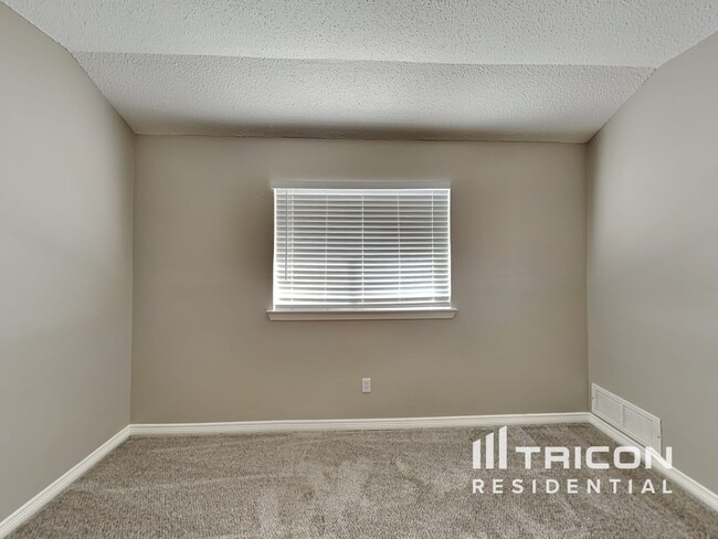 Building Photo - 1626 Mockingbird Ln