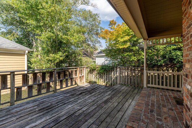 Building Photo - 15 Mulberry Ln