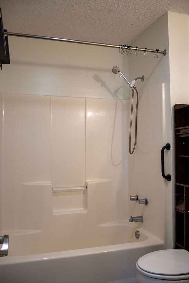 Building Photo - 3 bedrooms, Fenced in backyard, 12x24 shed, NO breed restrictions!
