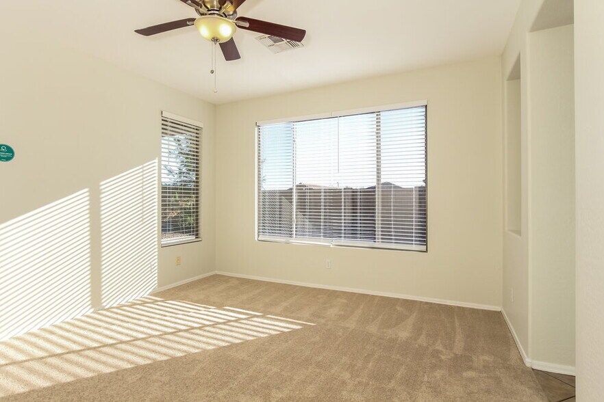 Building Photo - 2621 W Medinah Way