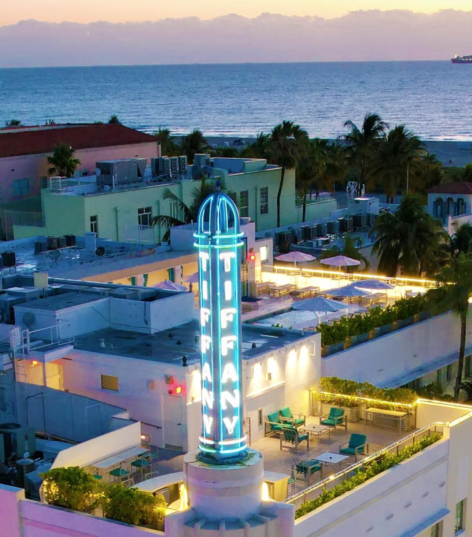 Building Photo - 825 Jimmy Buffett Mem Hwy