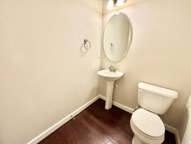 Building Photo - Gorgeous Home in Town Center Virginia Beach!