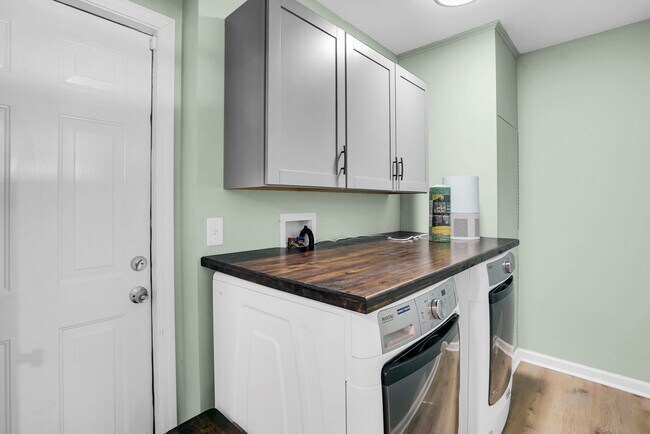Building Photo - Fully Furnished Home in the Heart of Southside Savannah!