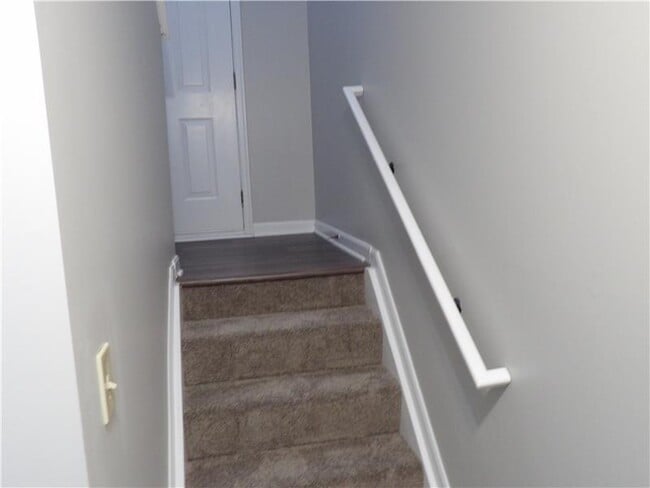 Building Photo - 3060 Lansdowne Ln