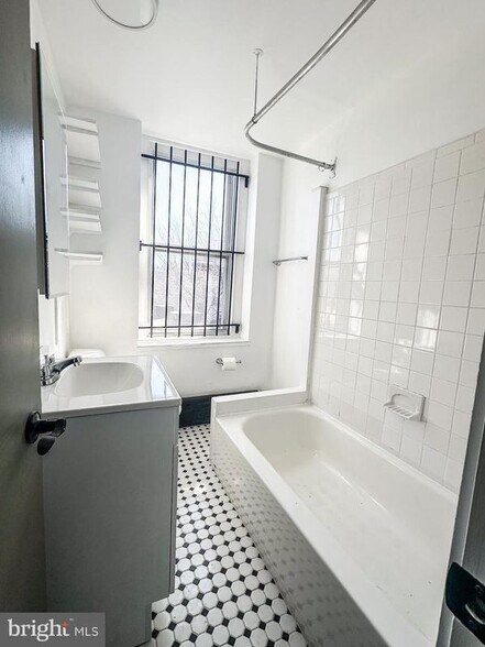 Building Photo - 262 Apsley St