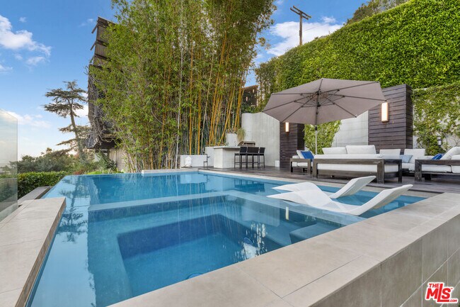 Building Photo - 1717 Sunset Plaza Dr