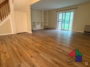 Building Photo - Elegant 3-Bedroom Townhouse in South Burli...