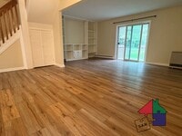 Building Photo - Elegant 3-Bedroom Townhouse in South Burli...