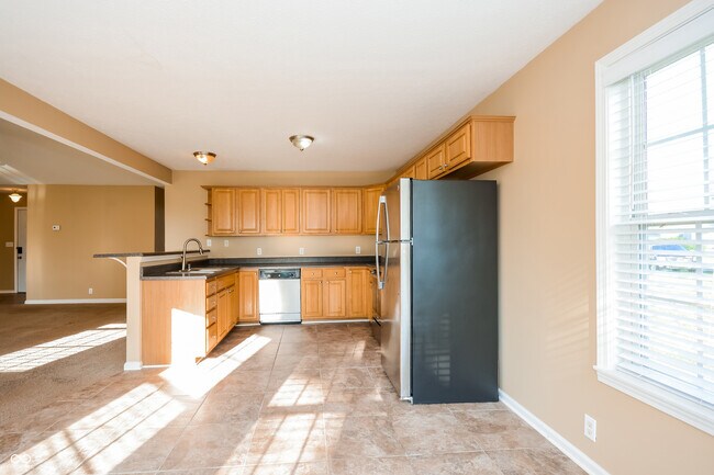 Building Photo - 950 S Goldenrod Ln