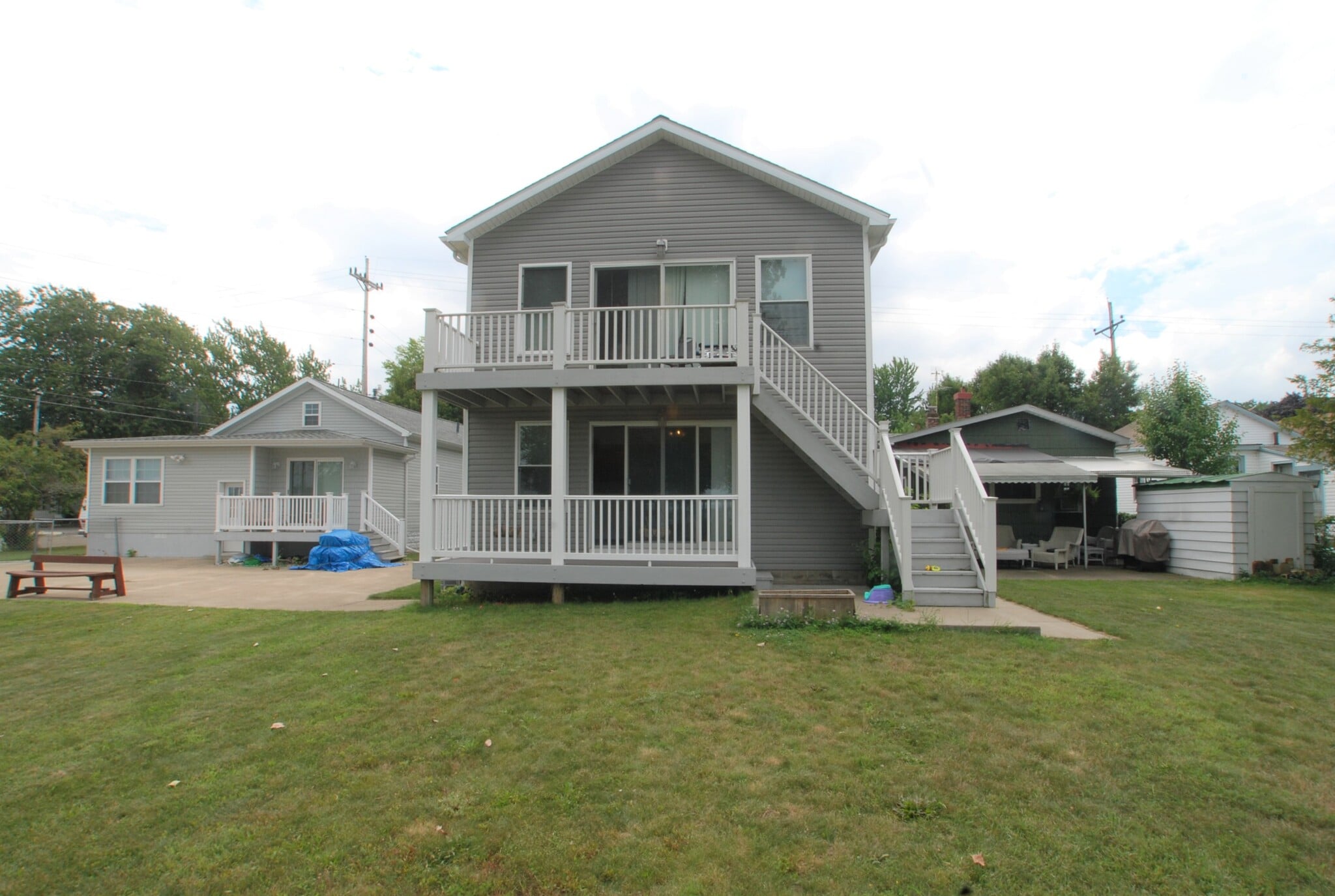 Building Photo - 808 W 2nd St