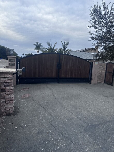 Gated Property - 1006 Vale View Dr