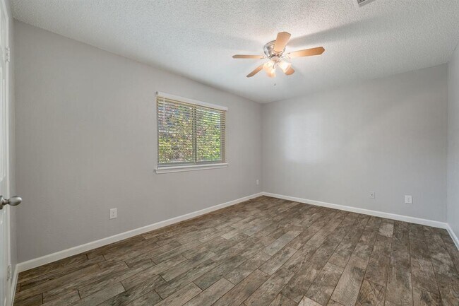 Building Photo - 7501 Whistlestop Dr