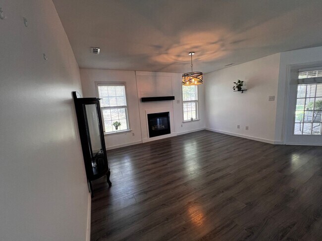 Building Photo - 106 Dunwoody Dr