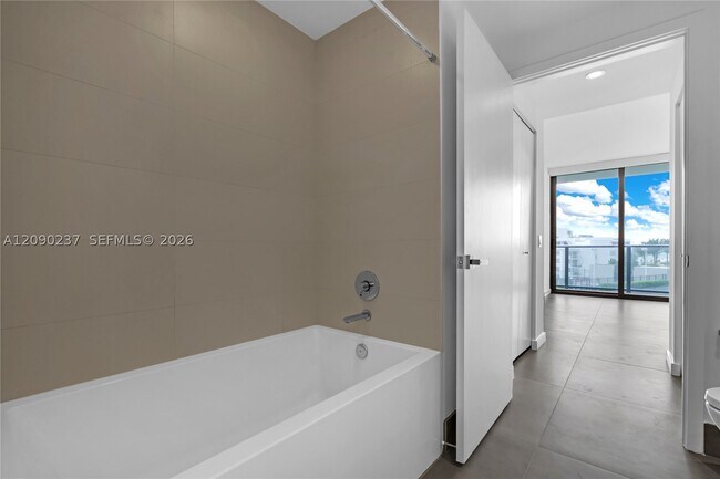 Building Photo - 501 NE 31st St