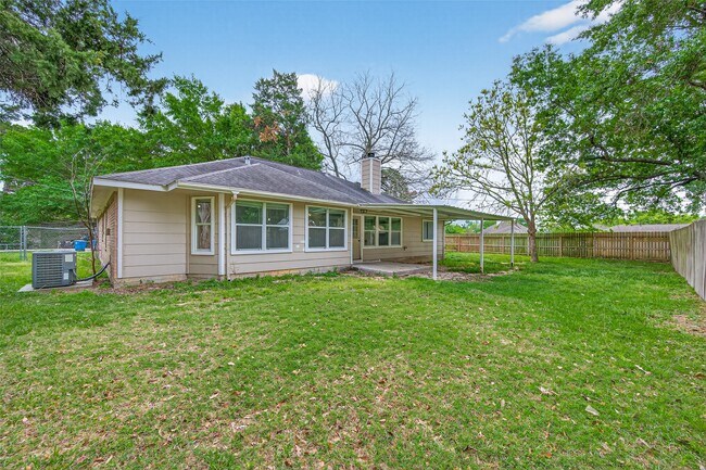 Building Photo - 11655 Lakeview Manor Dr