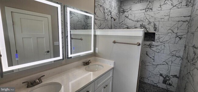 Building Photo - 112 W Main St