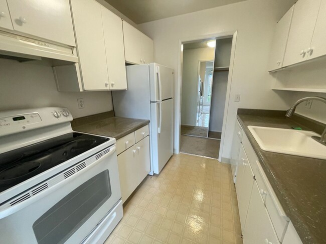 Building Photo - 1BD/1BA CONDO AVAILABLE AT WATERGATE COMPLEX!!!
