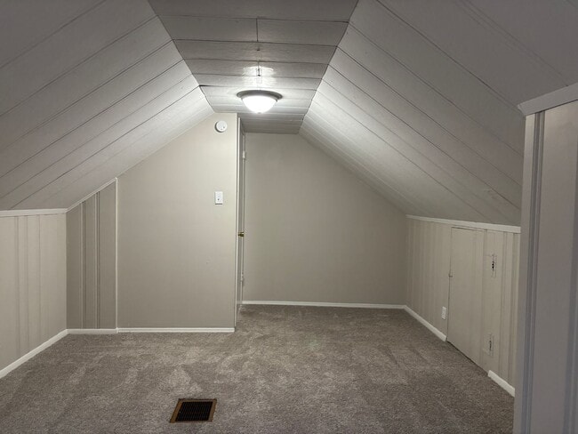 Building Photo - Updated 3+ Bedroom Brick Bungalow in Brentwood!