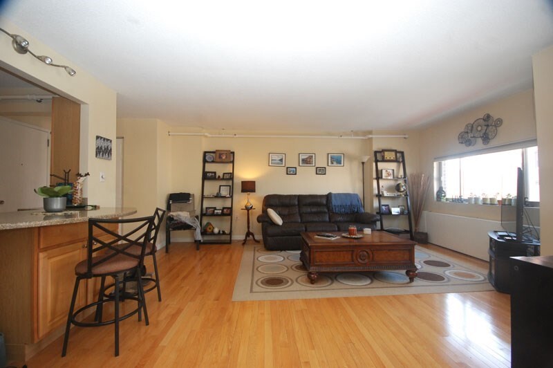 Primary Photo - 872 Massachusetts Ave