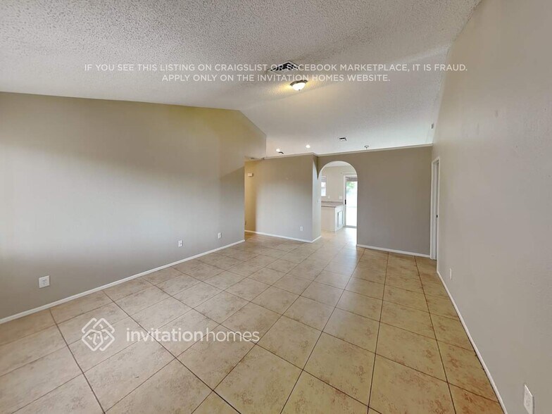 Building Photo - 7740 W Meadowbrook Ave