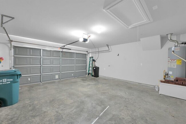 Building Photo - 21011 Twining Rose Ln