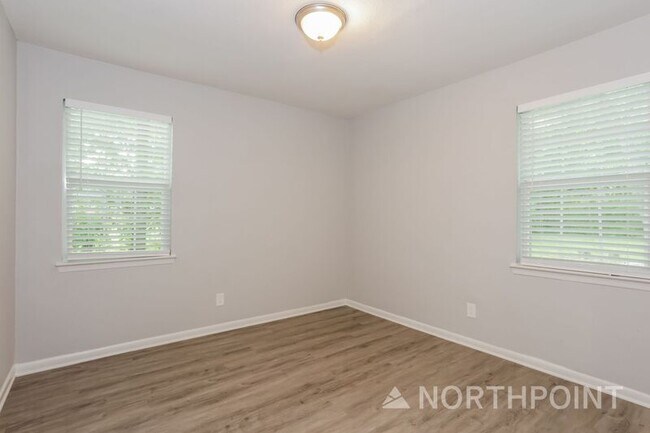 Building Photo - 1009 E Jefferson St