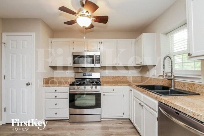 Building Photo - 7612 Summerchase Trail