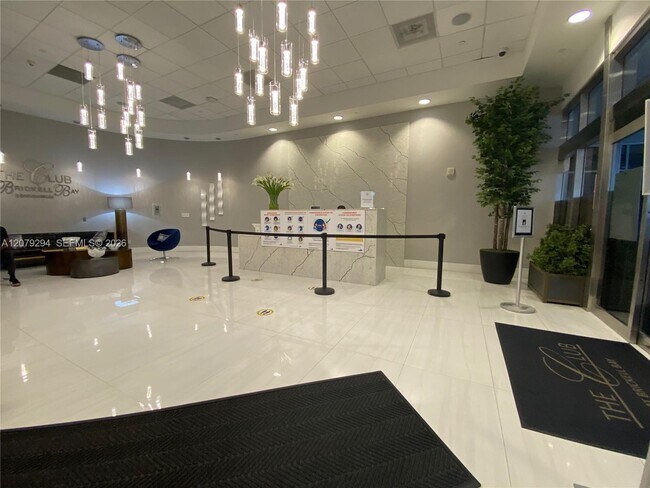 Building Photo - 1200 Brickell Bay Dr