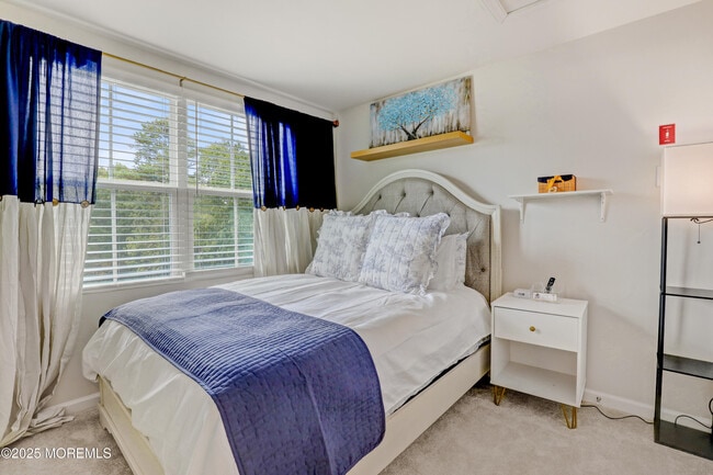 Building Photo - 1001 Cyprus Ct