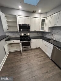 Building Photo - 336 Main St