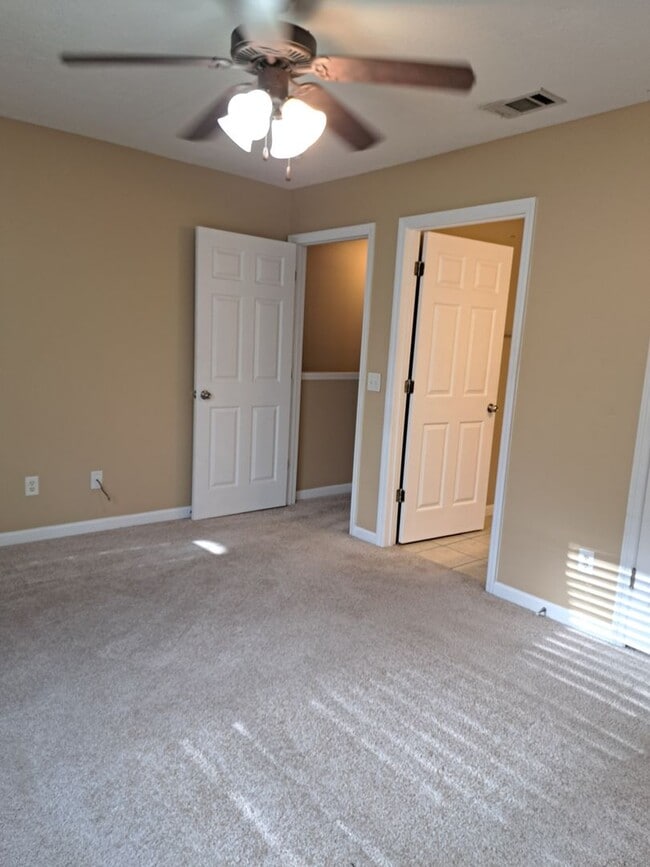 Building Photo - 108 Gray Ave Unit C