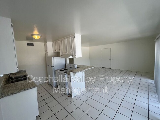 Building Photo - 550 El Cielo Rd