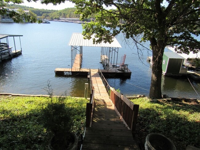 Building Photo - Lakefront house with Cove Protection